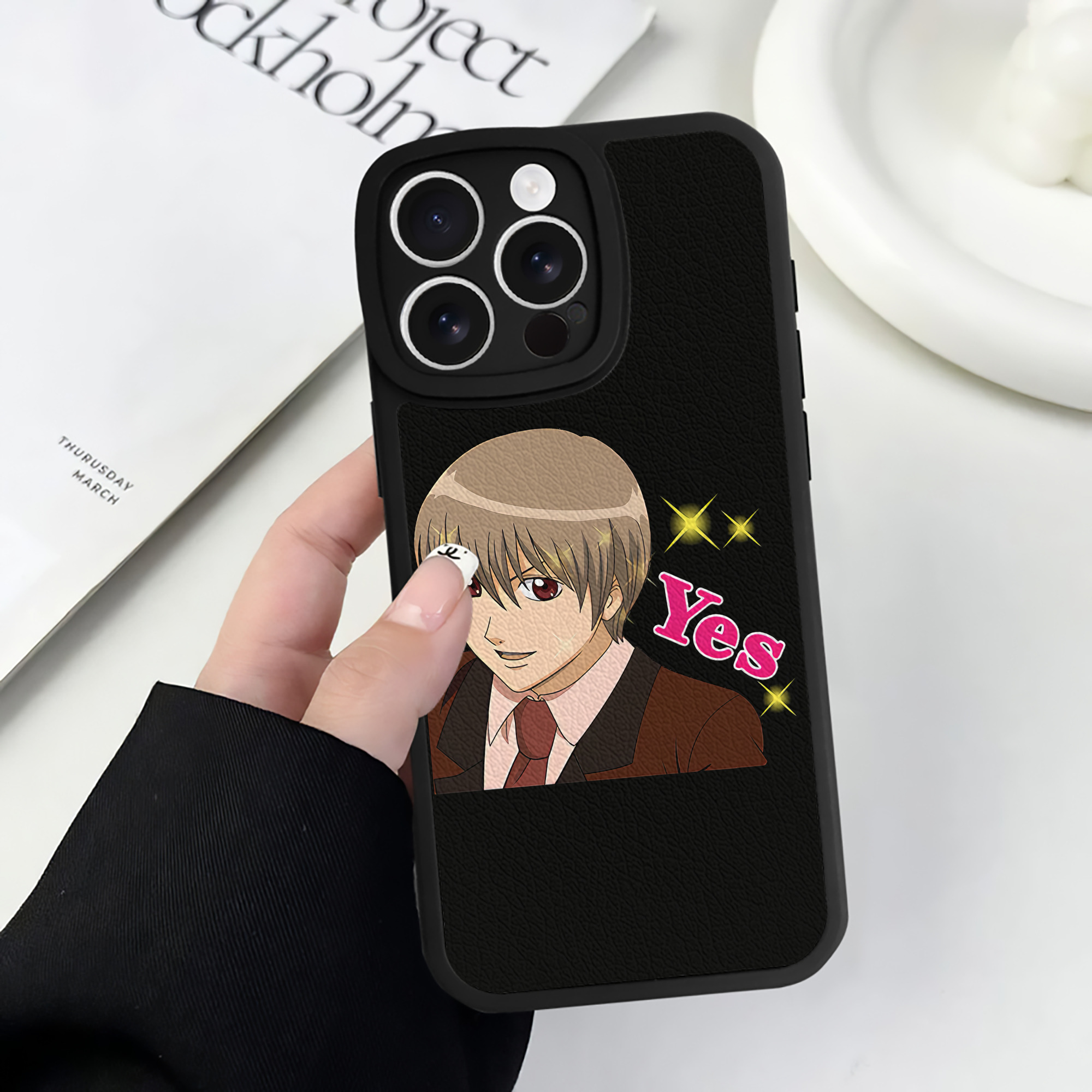 （画像用） ぎんたま 坂田銀時（さかたぎんとき） 神楽 志村新八（しむら しんぱち） GINTAMA Sakata Gintoki Kagura Shimura Shinpachi 【iPhone 16シリーズ対応】シリコンスマホケース（レザー調） 材質：シリコン
